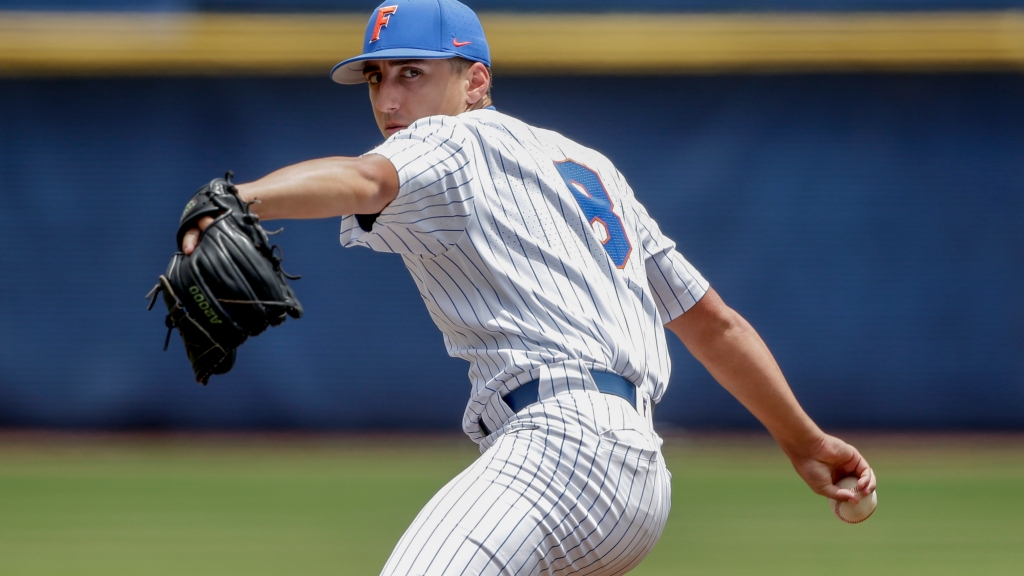 Florida baseball steals one versus Arkansas to even series