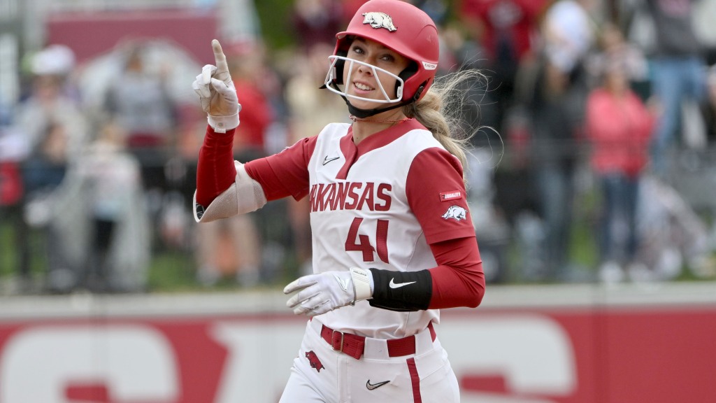 Arkansas drops game three of Supers to Texas, ends magical season
