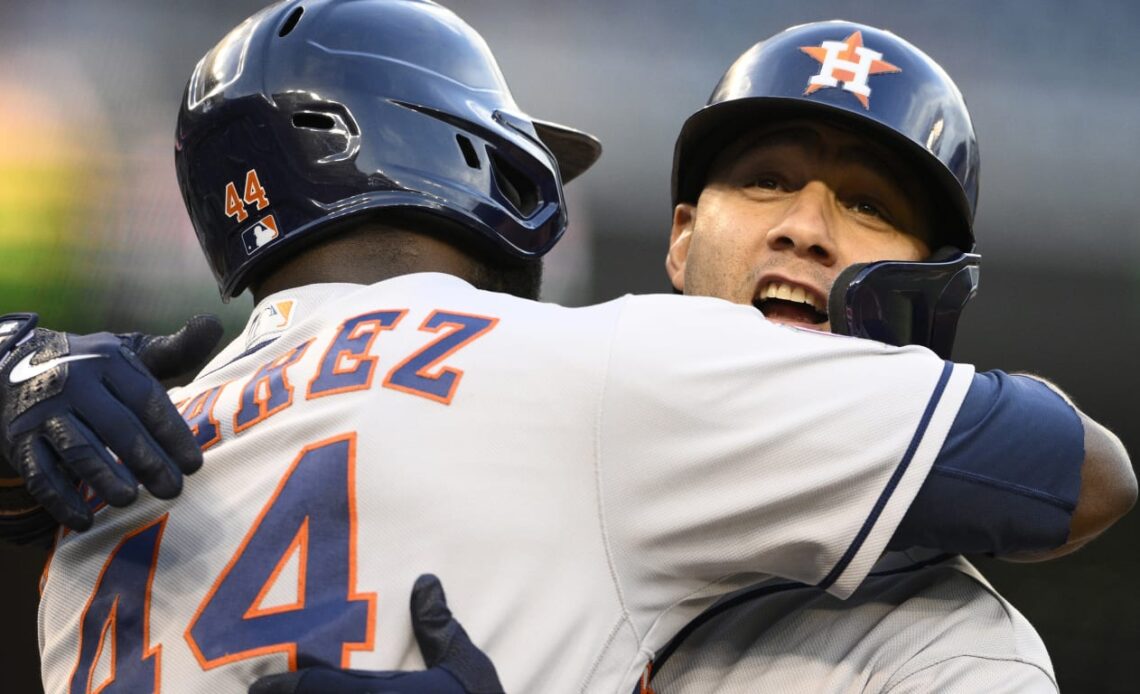 Astros extend winning streak to 11 games