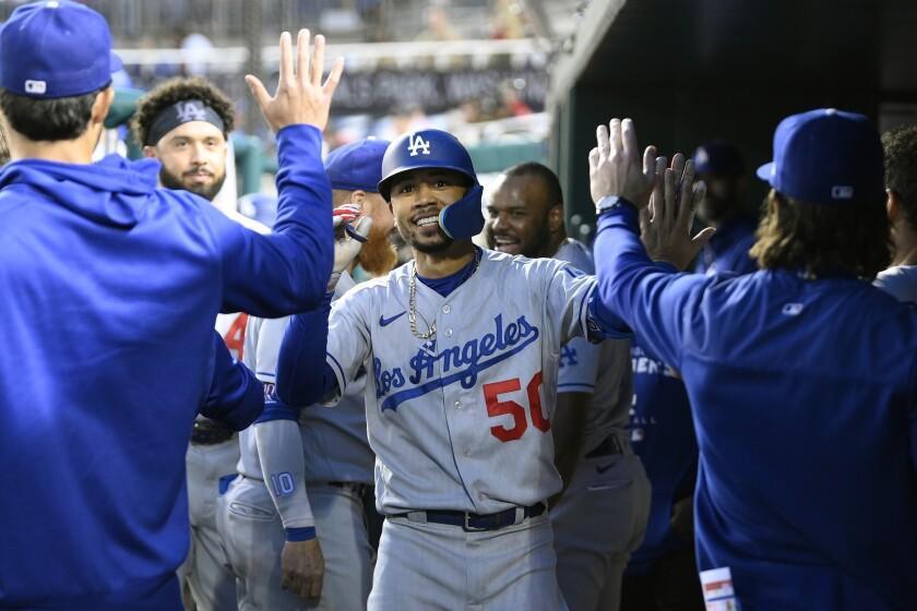 Mookie Betts becomes NL leader in homers in Dodgers' 9-4 win over Nationals
