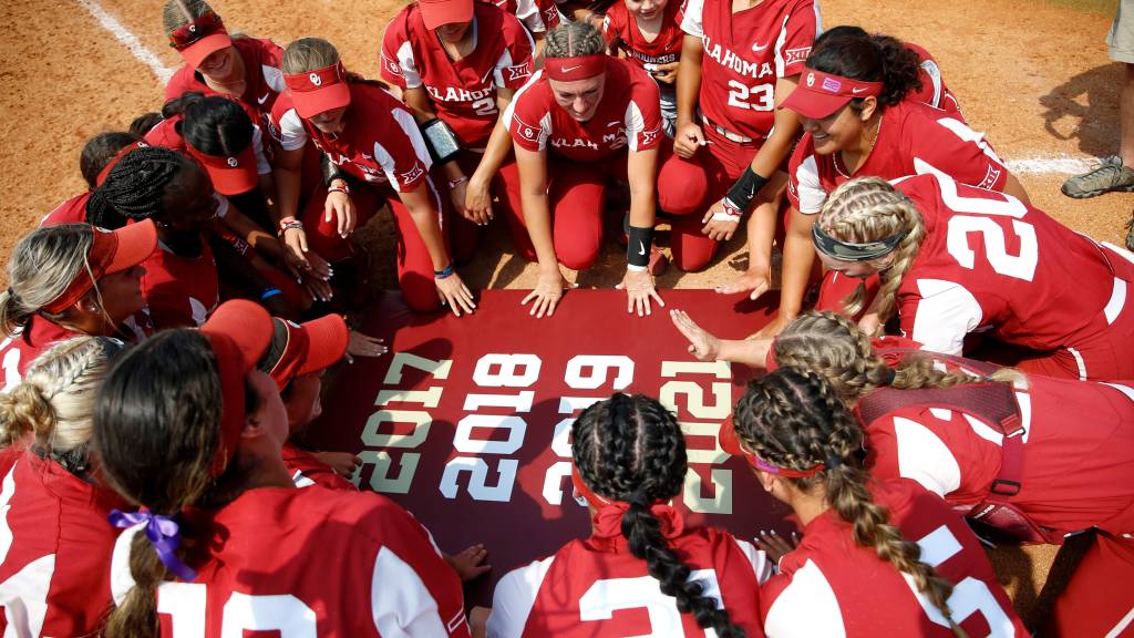 Sooners advance to WCWS with 7-1 win over UCF