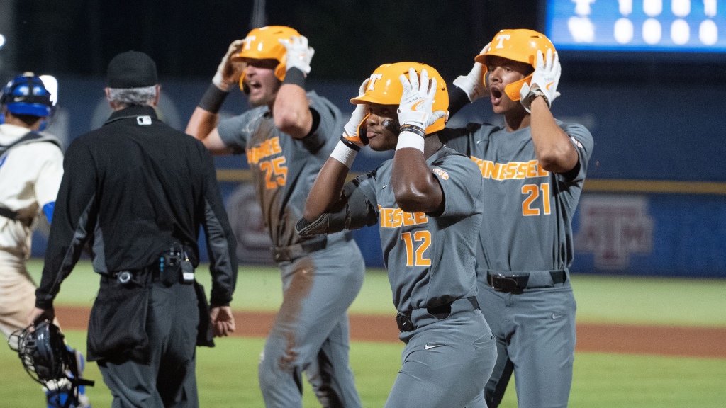 Vols defeat Kentucky, advance to championship game