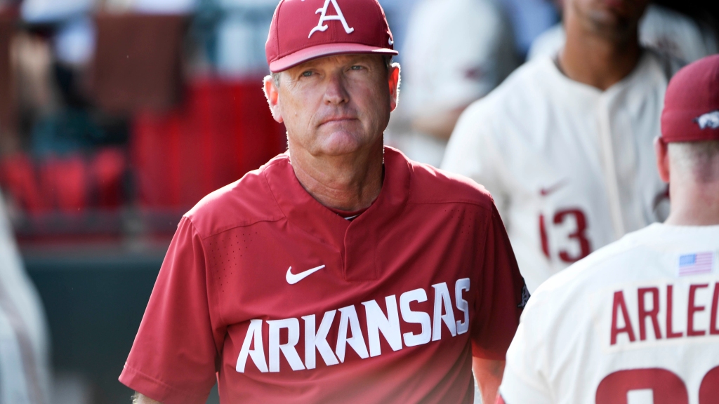 Want Supers in Fayetteville? Arkansas needs to take series from A&M