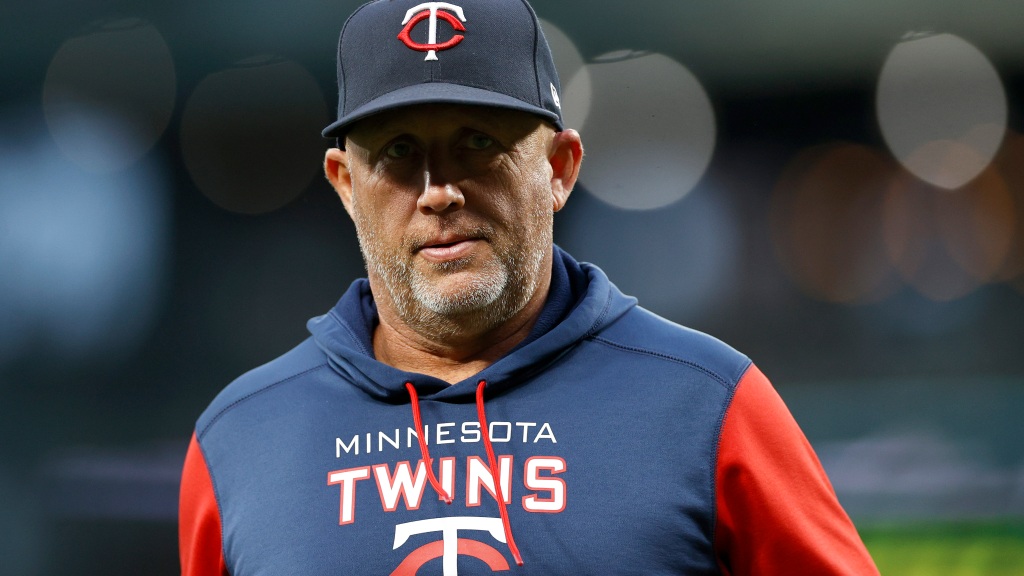 Former Arkansas pitching coach leaving MLB to return to SEC