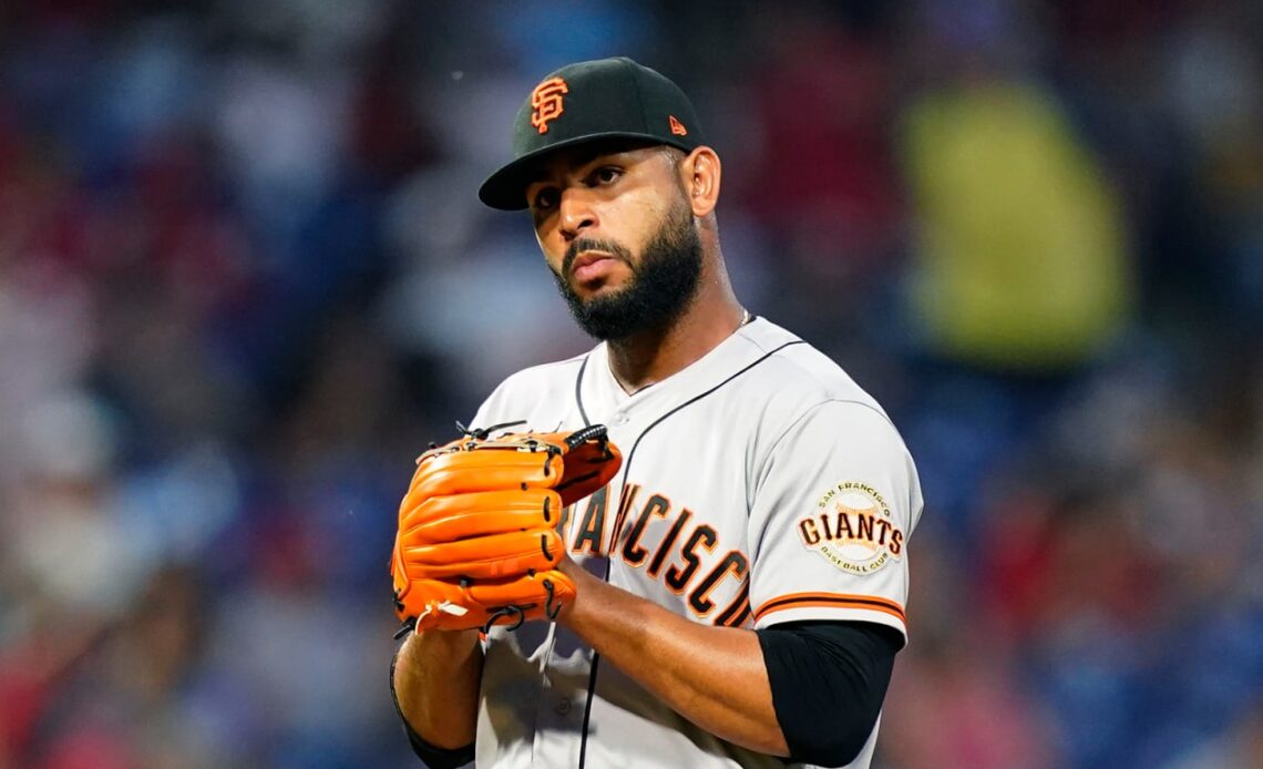 Giants drop finale after bullpen falters in loss to Phillies
