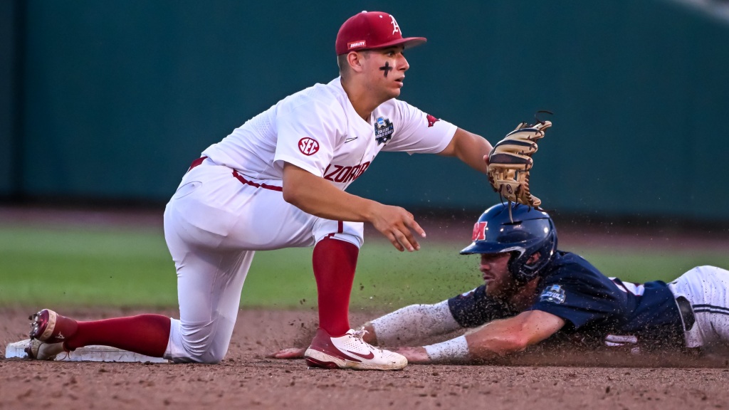 Moore claims Rawlings Gold Glove Award