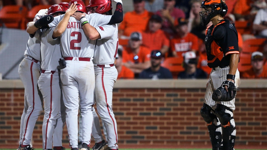 Razorbacks hang 20 in outstanding comeback win over Oklahoma State