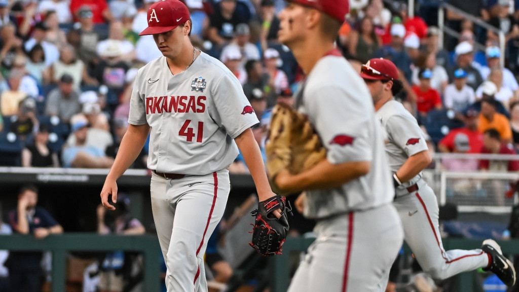 Will McEntire’s gem keeps Arkansas alive at College World Series