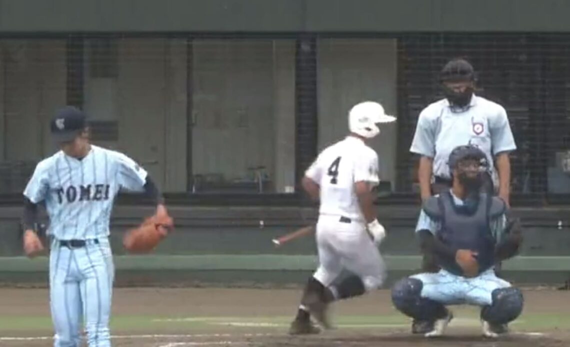 Japanese switch hitter switches sides every pitch