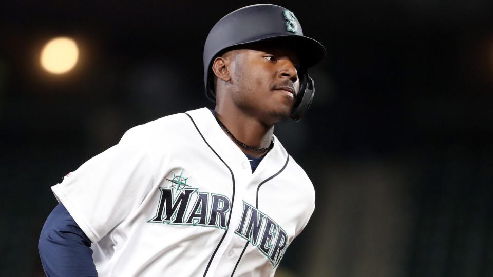 Arizona acquires ’20 AL Rookie of the Year Lewis from M’s