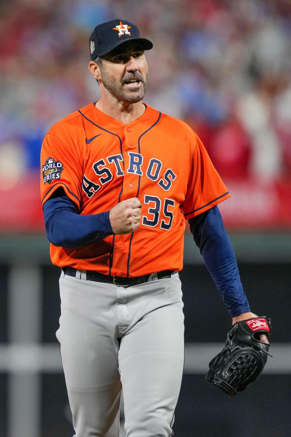 Astros starting pitcher Justin Verlander gets out of a jam in the fifth inning with a 2-1 lead.