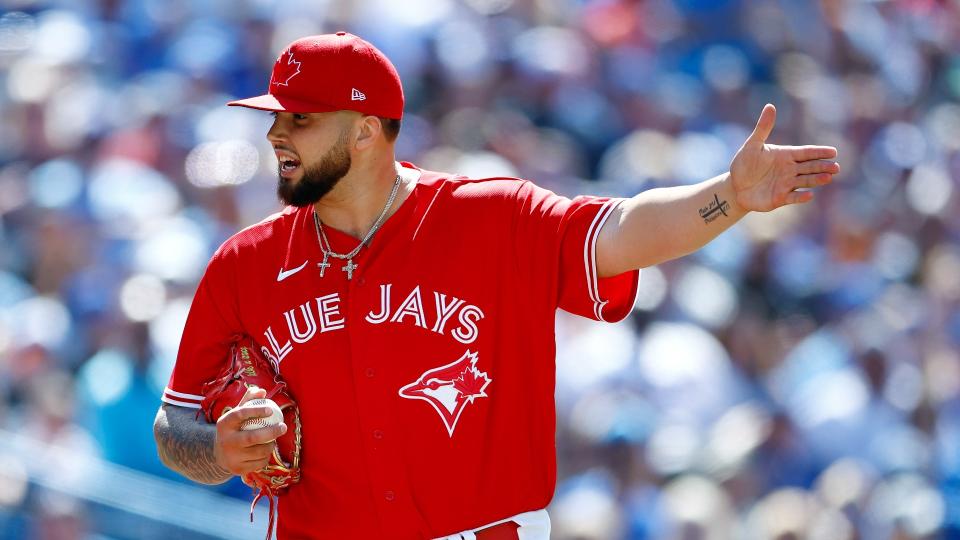 Even in the offseason, Toronto Blue Jays star pitcher Alek Manoah can't help talking trash. (Getty Images)