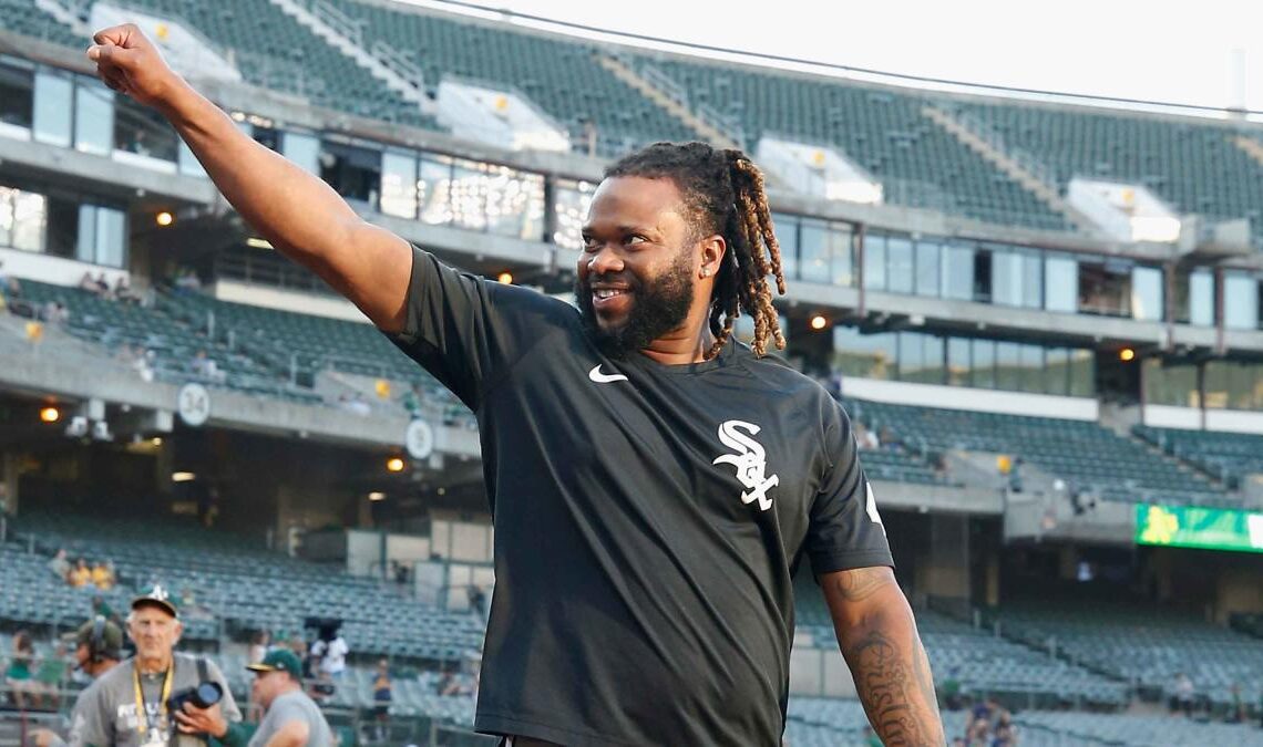 Johnny Cueto makes epic entrance to Marlins press conference