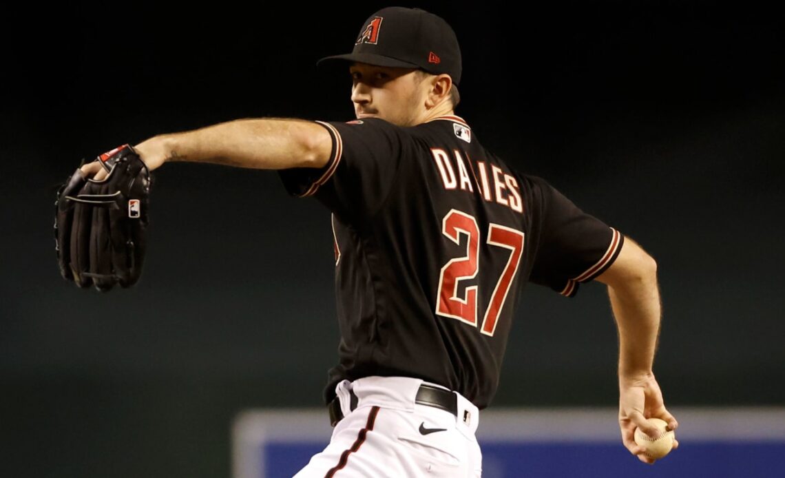 Zach Davies agrees with D-backs
