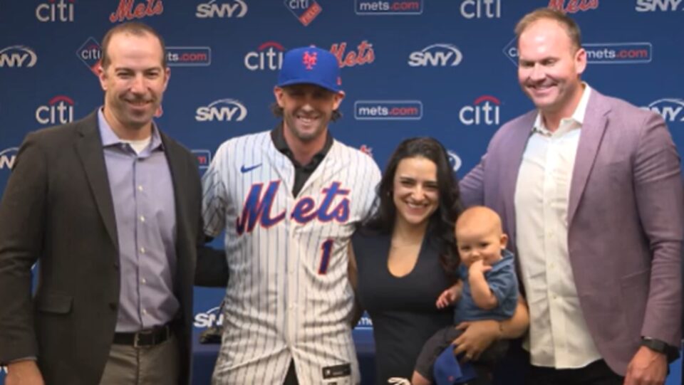 Jeff McNeil with his family and Billy Eppler