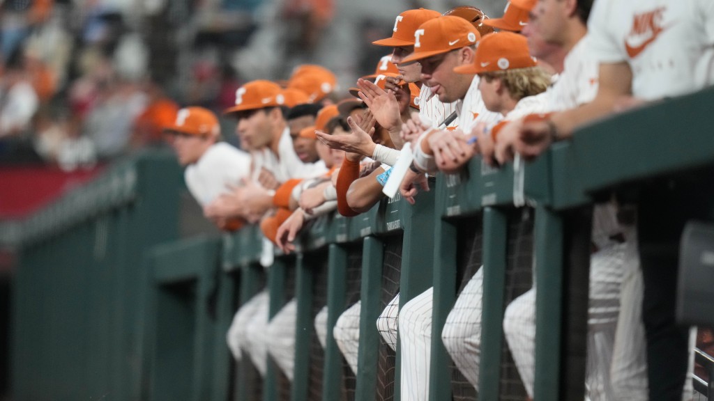 Texas takes series over Indiana with 5-2 victory