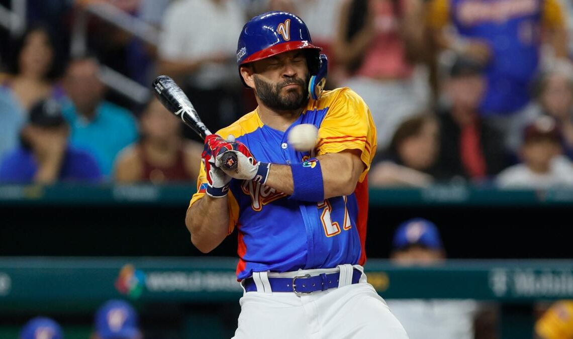 Astros' Jose Altuve fractures thumb at World Baseball Classic, will undergo surgery