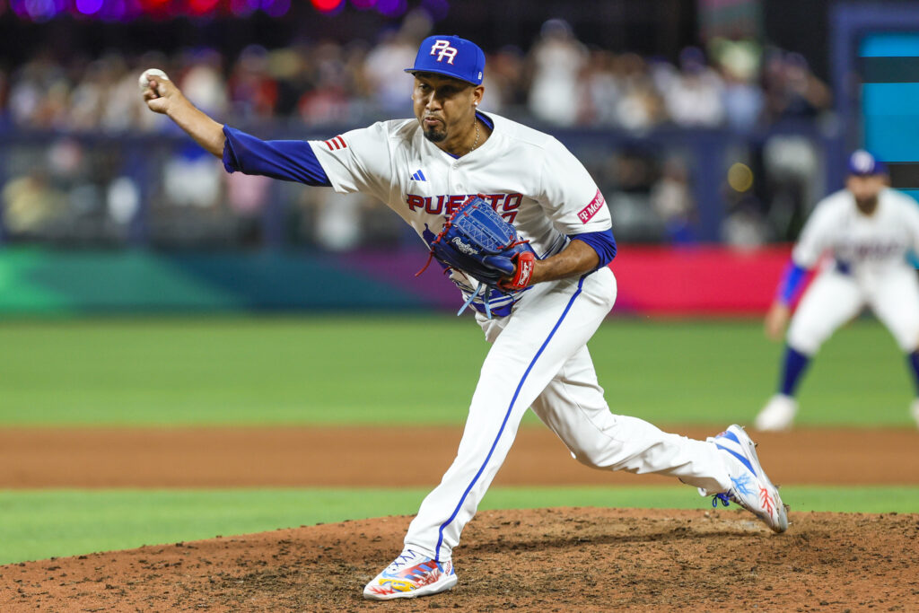 Edwin Diaz Helped Off Field With Right Leg Injury