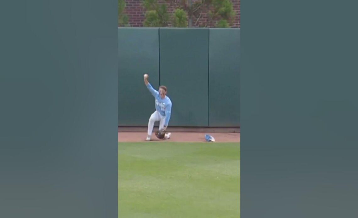 Hollup, let Casey Cook! UNC's OF Casey Cook makes an insane catch!
