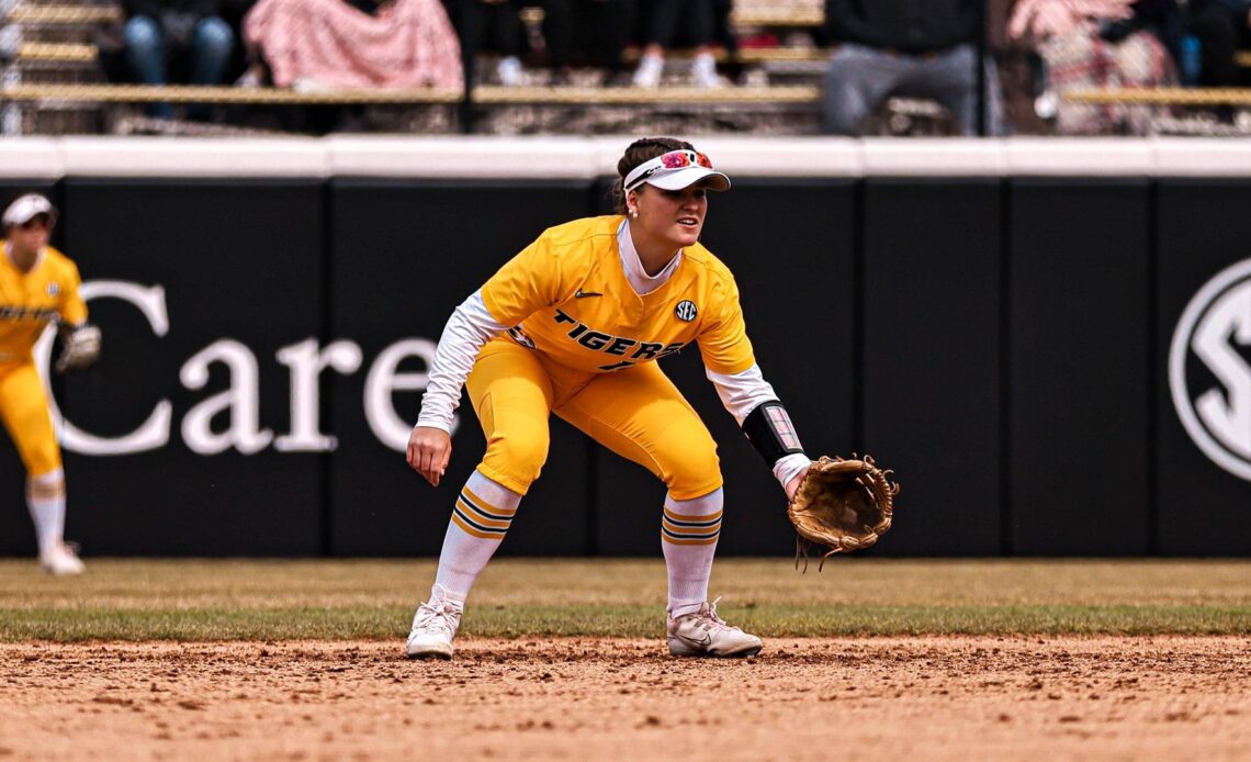 No. 25/23 Softball Faces Illinois in Home Doubleheader Tuesday