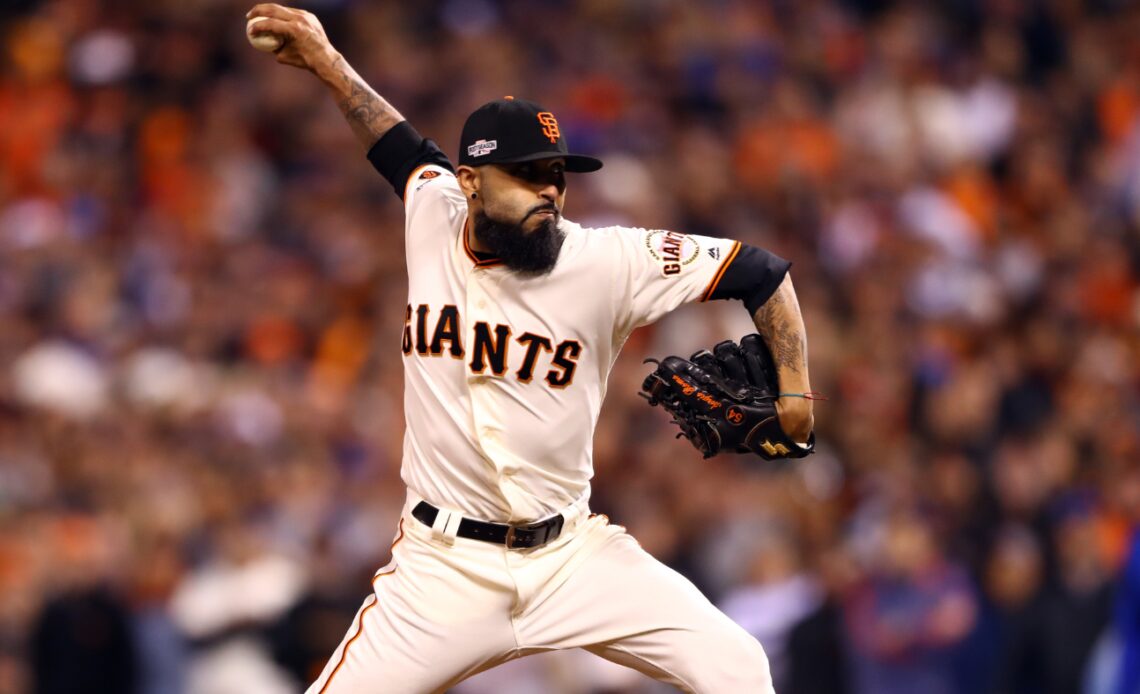 Sergio Romo, three-time champion with Giants, signs deal to end career in San Francisco