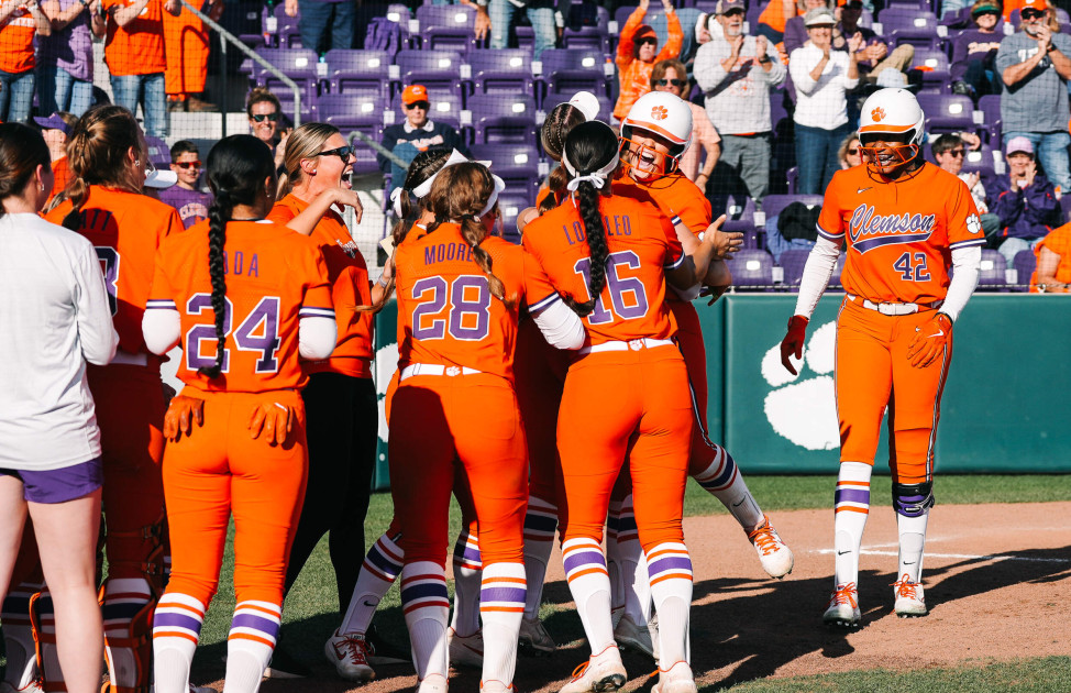 Three Homer as Tigers Win Two – Clemson Tigers Official Athletics Site