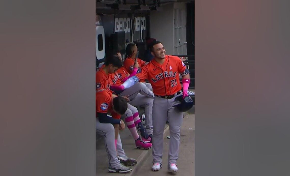 Astros dugout goes COMPLETELY SILENT after Yainer Diaz hits first career home run! 🤣🤣