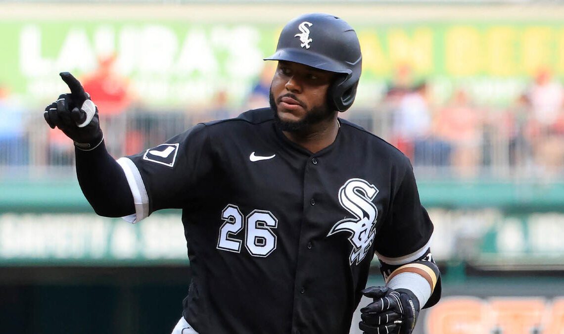 Chicago White Sox beat Cincinnati Reds 17-4, score 11 runs in 2nd inning