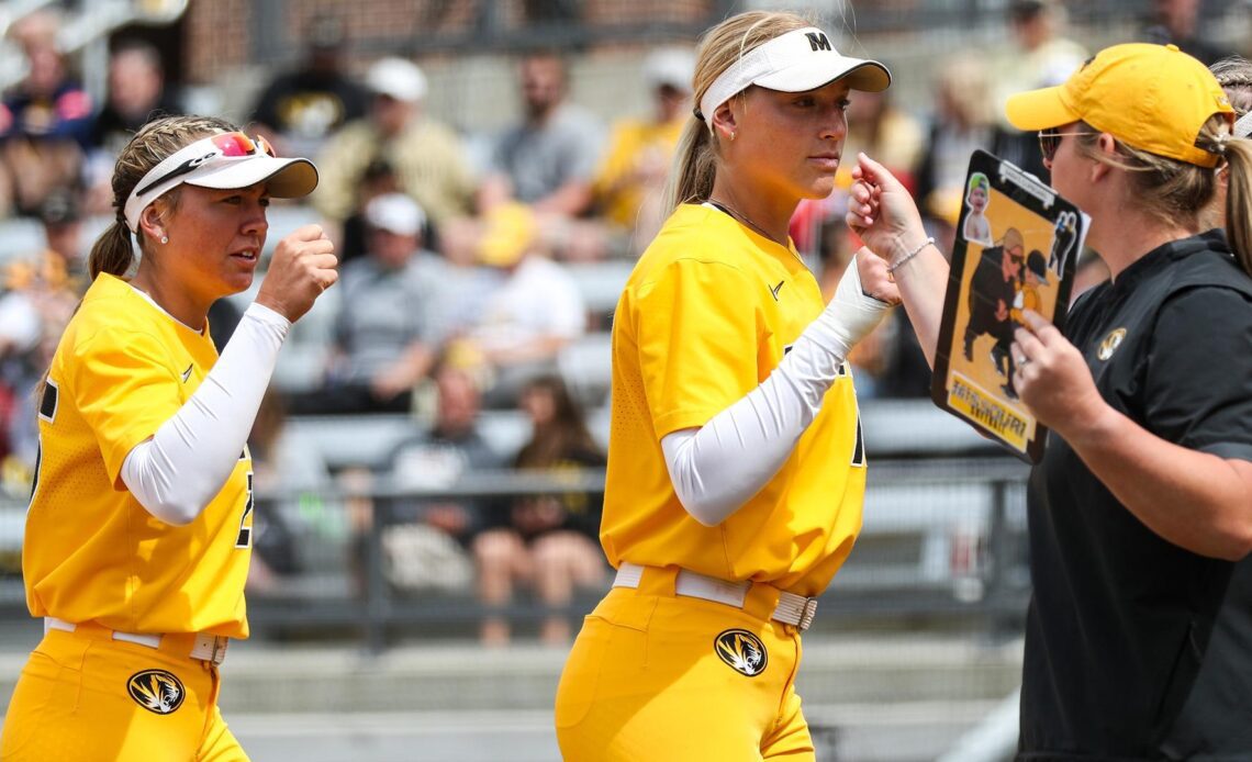 Daly and Honnold Named to Academic All-District Softball Team