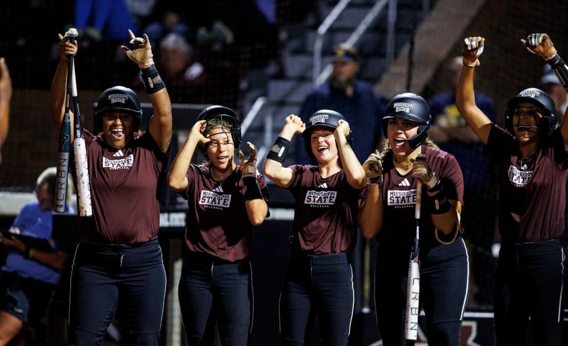 Softball Closes Fall Slate With Perfect Record