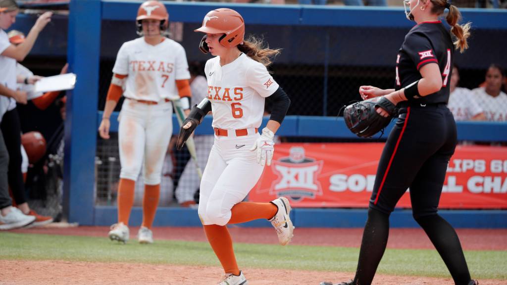 Texas cruises past Texas A&M, headed to fourth straight super regional