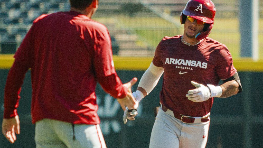 Arkansas baseball wraps up fall with extra-inning drama in finale