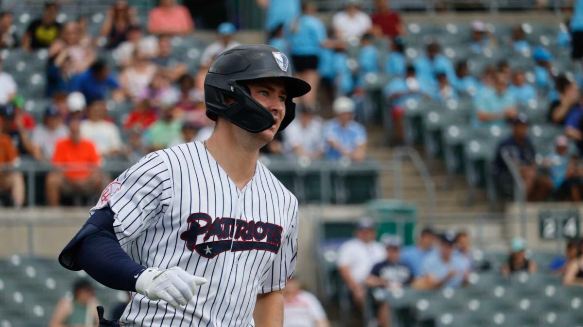 Dodgers open roster spots for Ohtani and Kelly, trade González and Vivas to Yankees for Sweeney