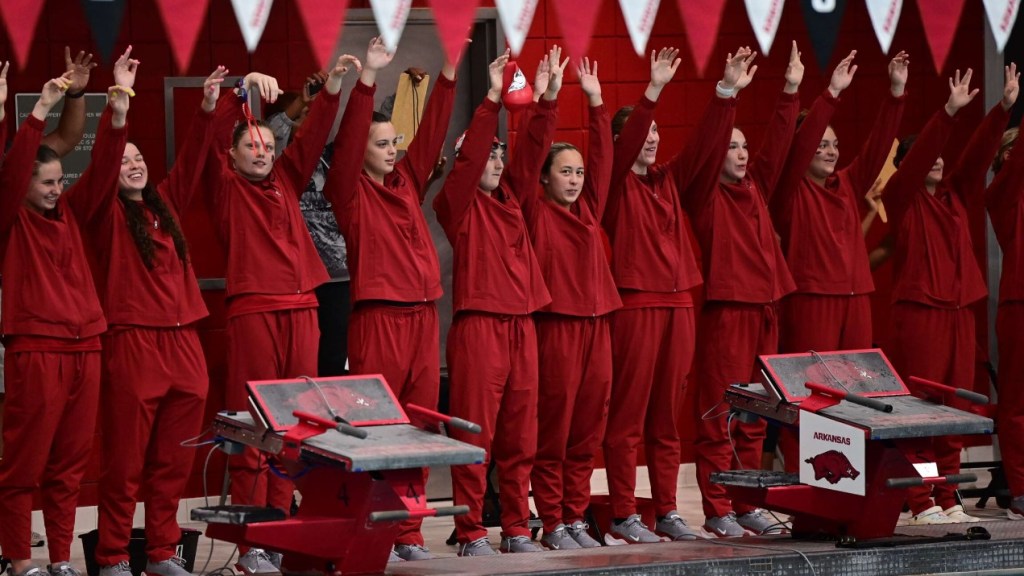 Razorbacks swimming and diving team downs Kentucky in opener