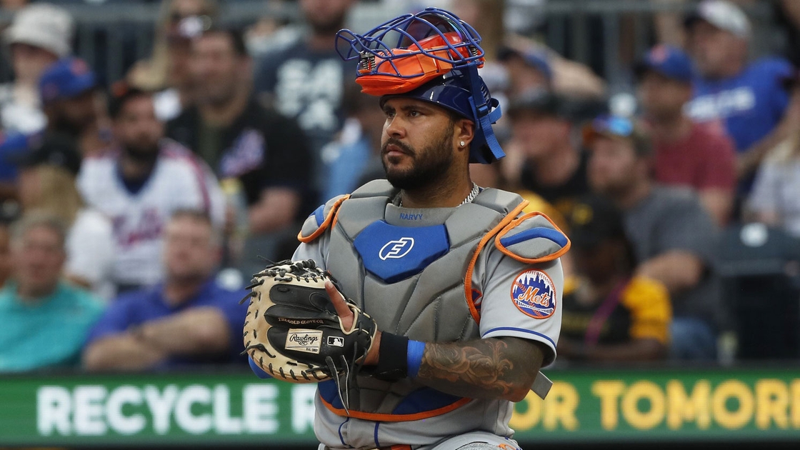 Mets open to trading Omar Narvaez: report