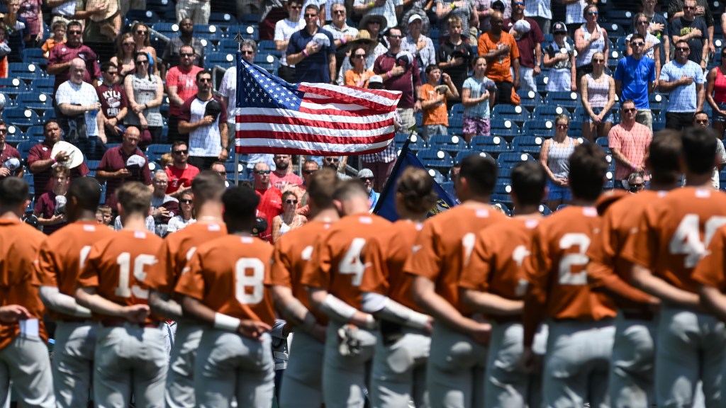 Longhorns baseball bounces back with win at Houston