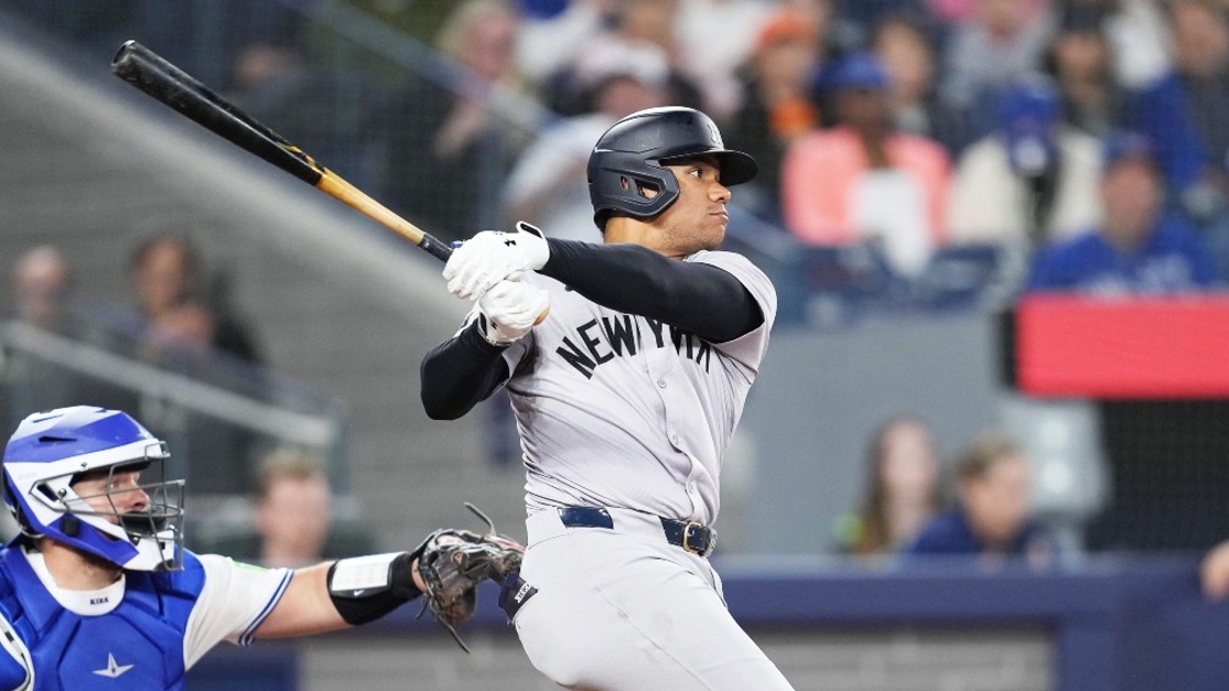 Yankees score four in ninth to beat Blue Jays, 6-4, avoid sweep