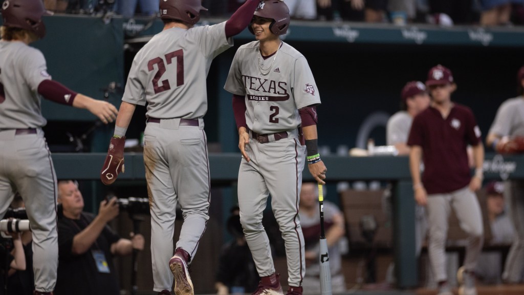 A&M stays perfect in their midweek games after run-ruling Rice 16-3