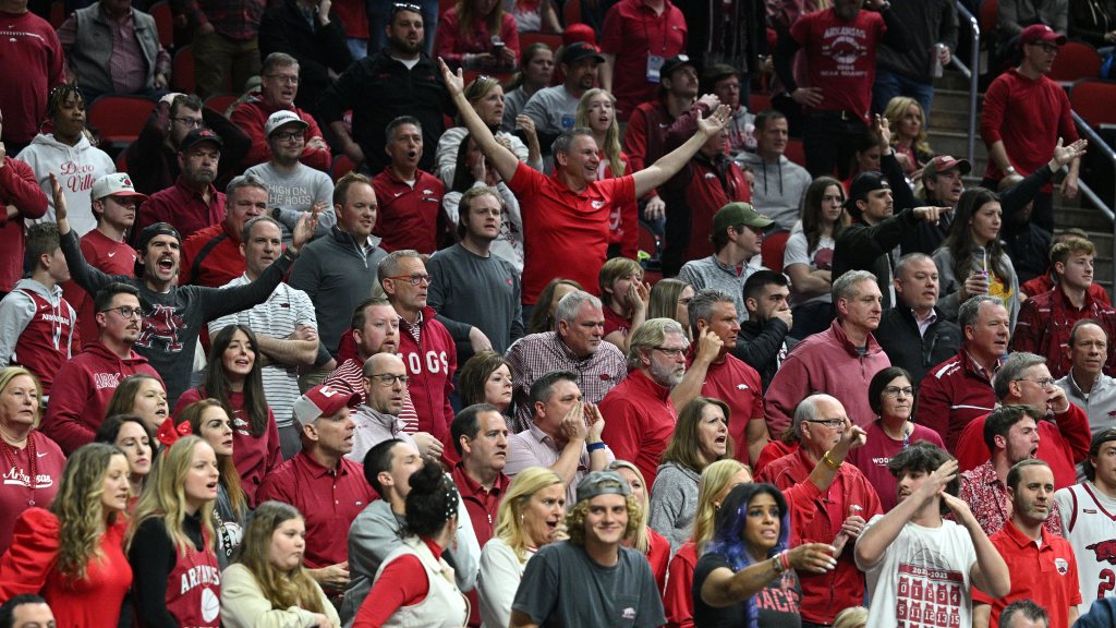 Arkansas baseball, softball deserve better fan support than this