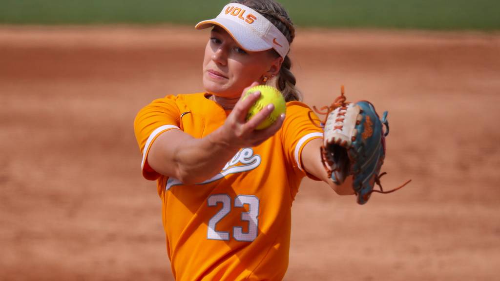 Lady Vols softball wins game No. 1 against Alabama in super regional