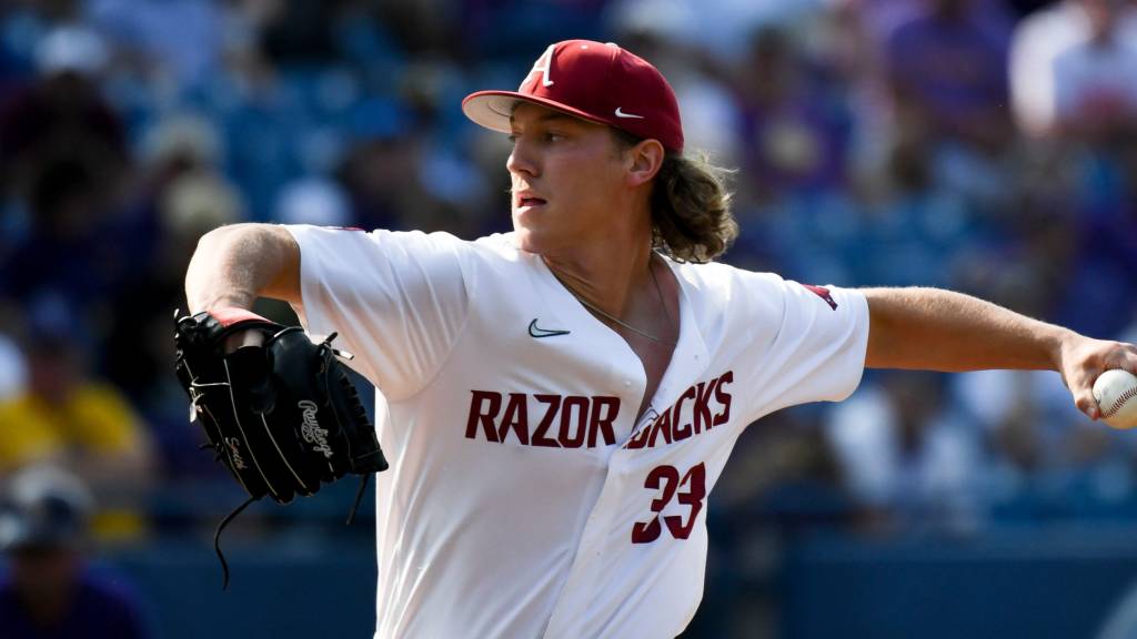 Six-run inning dooms Hagen Smith, Arkansas in Regional loss to K-State