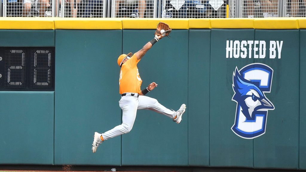 Social media reacts to Tennessee baseball advancing to title series