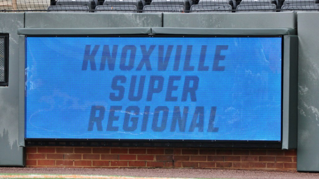 Vols announce uniform combination against Evansville in game No. 3