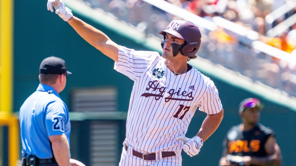 Watch Jace LaViolette power a home run vs. Tennessee in the CWS