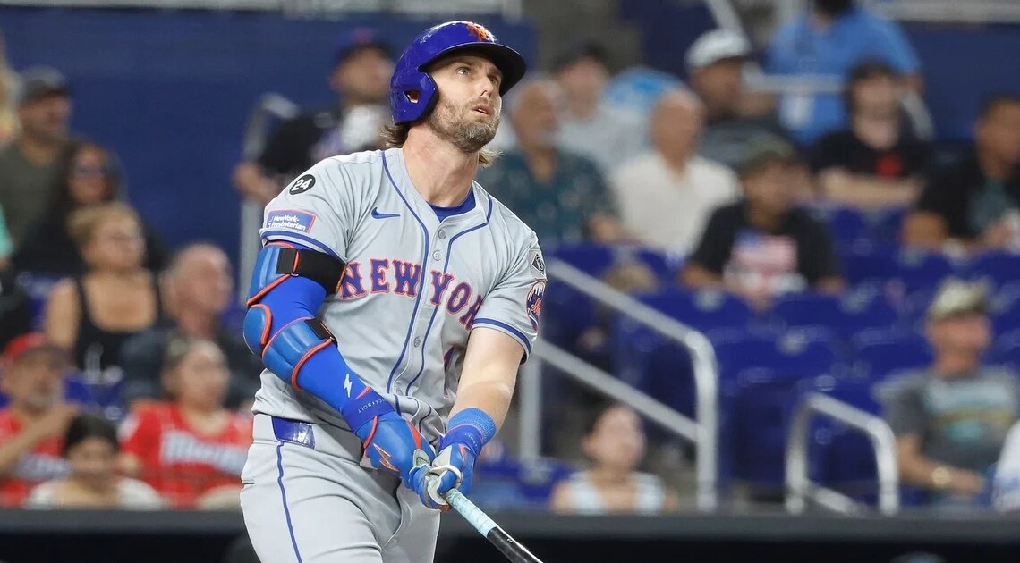 Jeff McNeil's surging second-half start offers Mets glimmer of hope for his offense