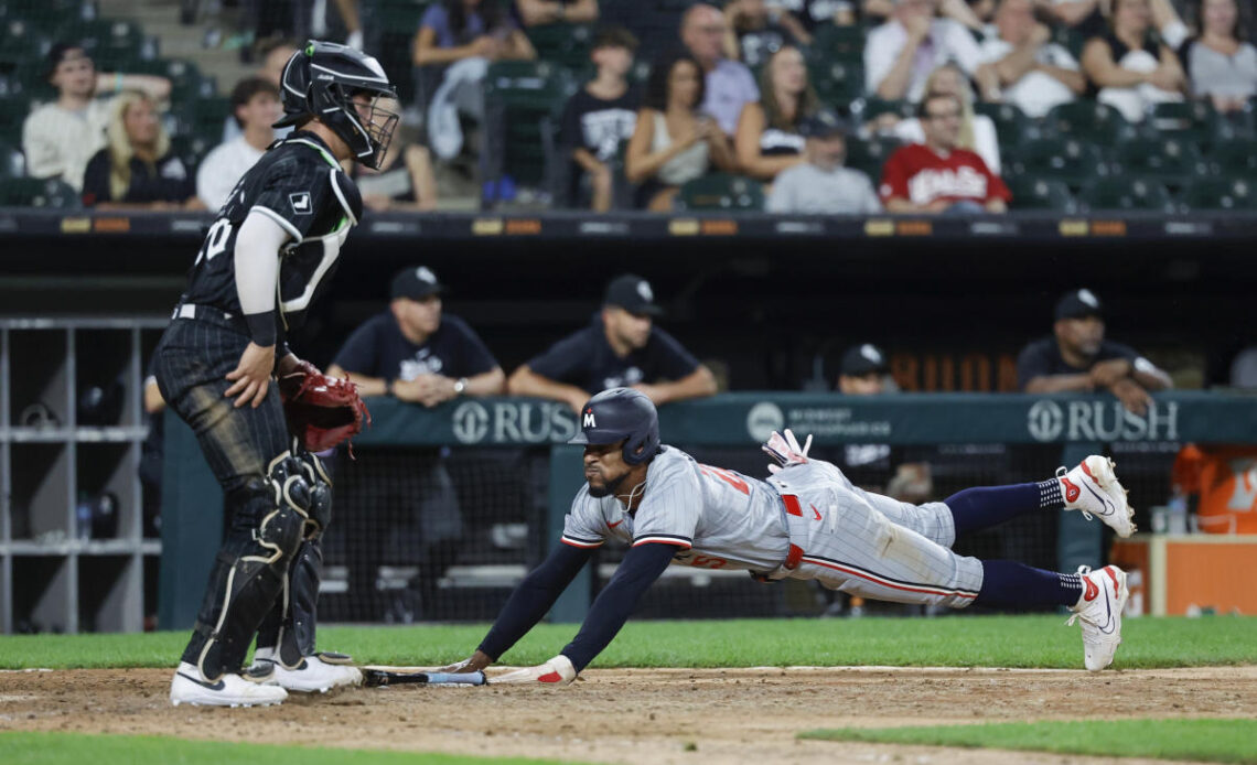 Twins score twice in 11th vs. White Sox