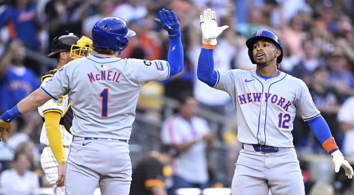 Francisco Lindor homers twice, drives in five in Mets' 7-1 win at Padres