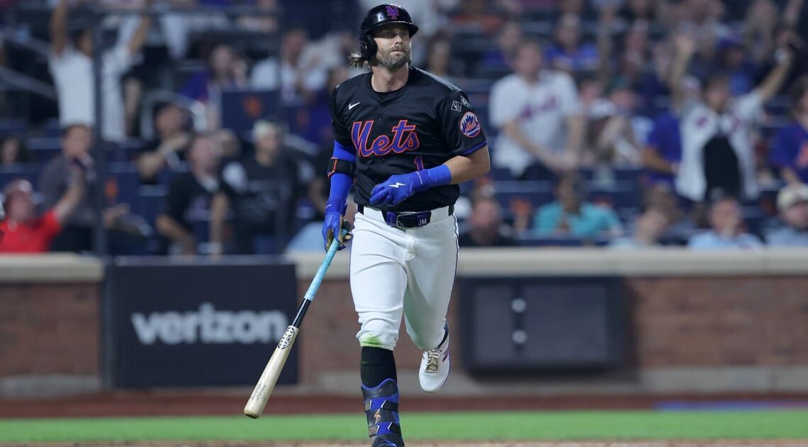 Jeff McNeil's home run sparks Mets' 7-3 win over Marlins