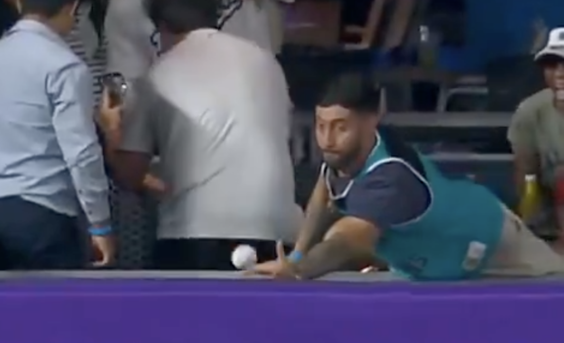 Marlins fan comes oh-so-close to catching Shohei Ohtani's 50th home run ball, which bounces out of reach