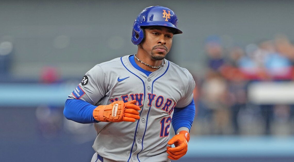 Mets' Francisco Lindor exits Sunday's game vs. Phillies in second inning